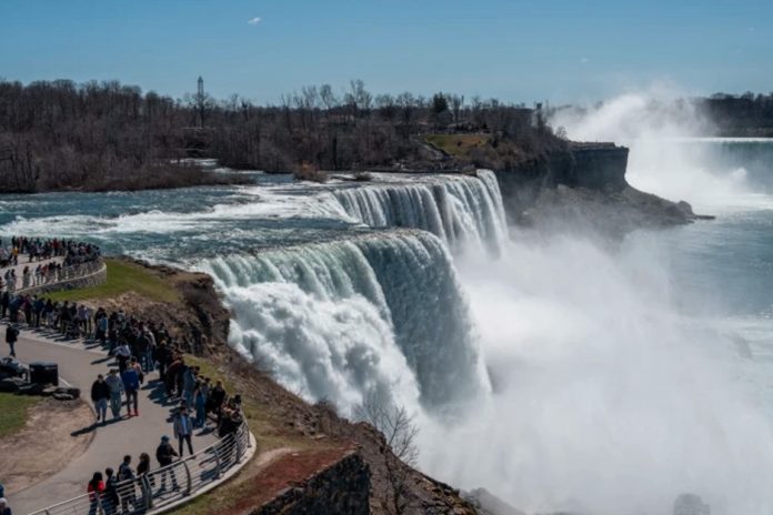 Foto: fallecieron luego de saltar al vacío desde un conocido mirador de las cataratas del Niágara/Cortesía