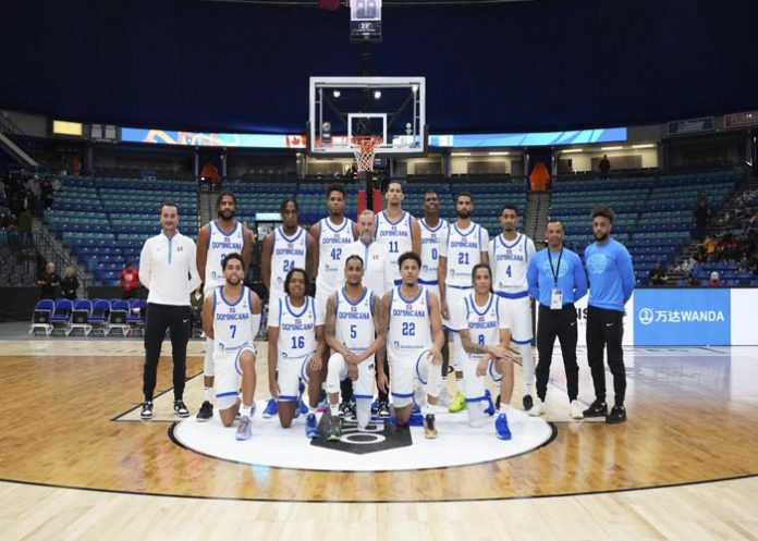 Dominicana contra Nicaragua en el Polideportivo AA