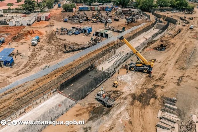 Foto: Construcción de la Pista Héroes de la Insurrección, en Managua