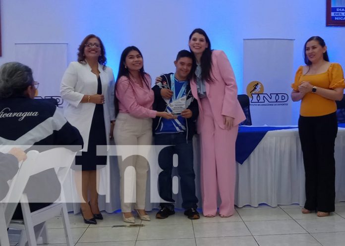 Foto: Reconocimiento a atletas con discapacidad de los Juegos Centroamericanos / TN8