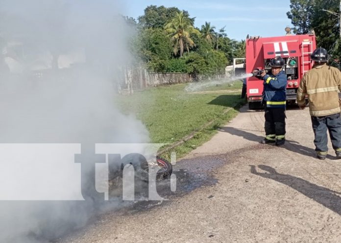 Foto: Incendio en una moto en Waspam, Caribe Norte / TN8