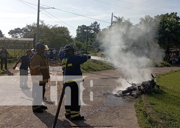 Foto: Incendio en una moto en Waspam, Caribe Norte / TN8