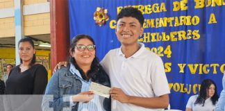 Foto: Entrega de bonos de bachiller en Nicaragua / TN8