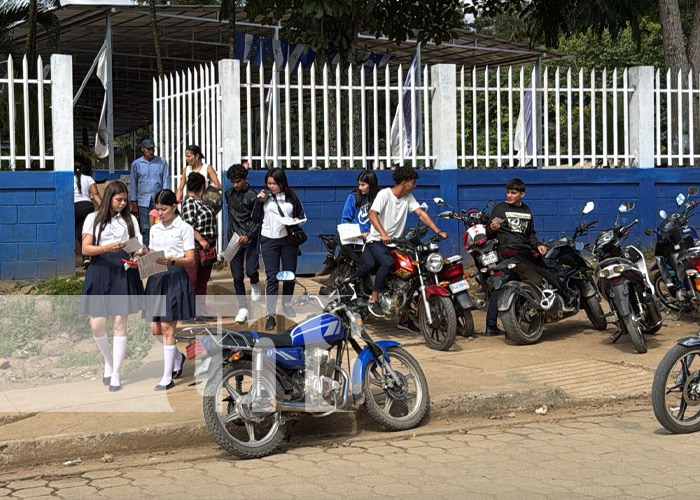 Foto: Entrega de bonos a bachilleres de Jalapa / TN8