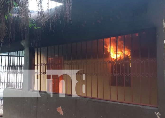 Foto: Incendio consume una vivienda en Masaya / TN8