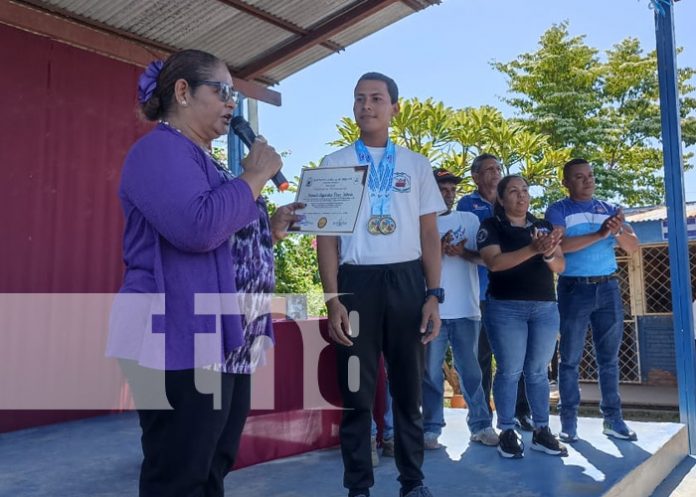 Foto: Reconocimiento a joven de Granada por los Juegos CODICADER 2024 / TN8