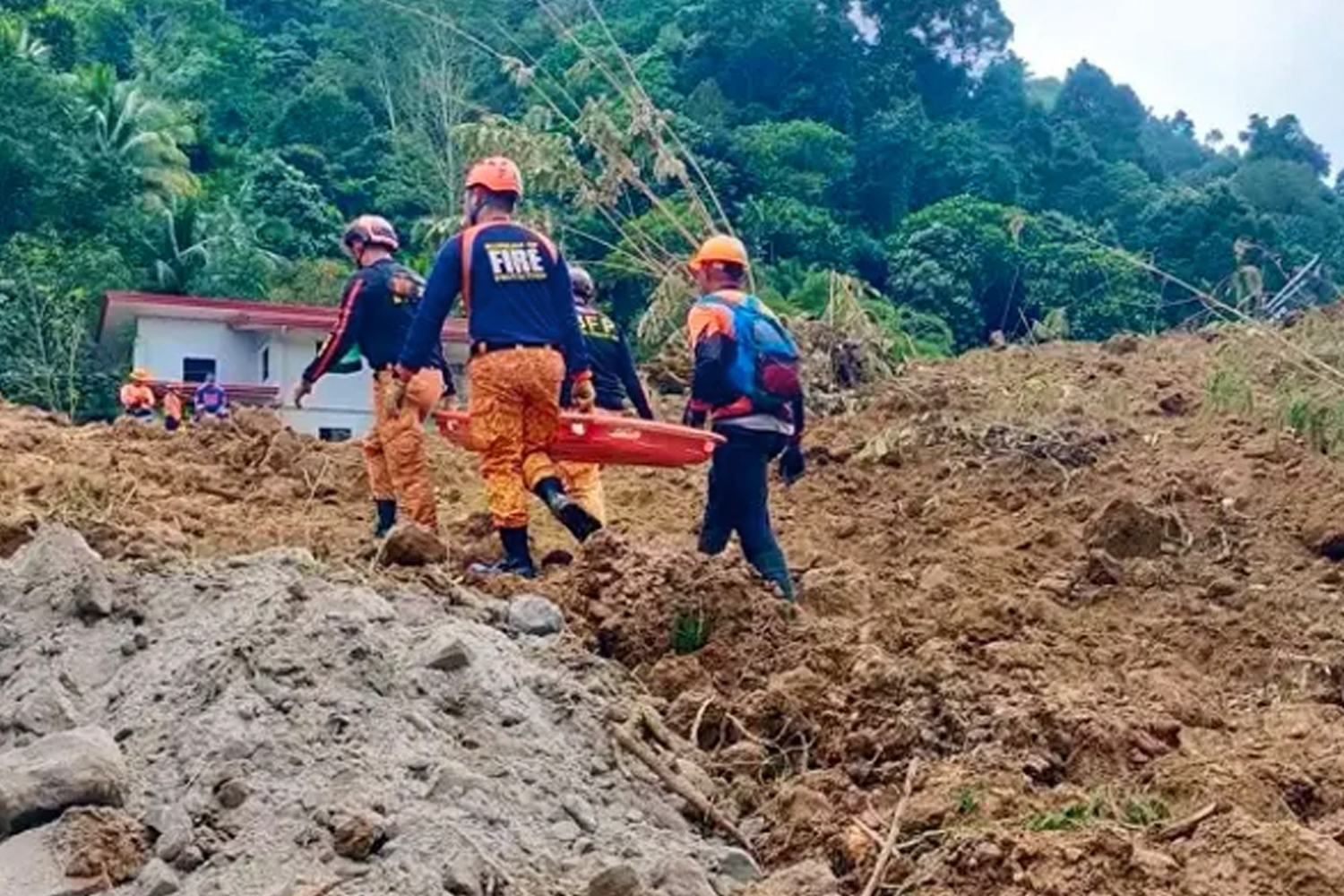 Foto: 20 muertos por deslizamientos de tierra en Indonesia /Cortesía