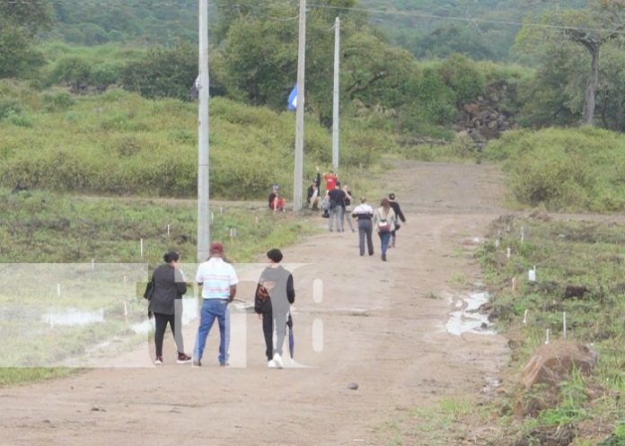 Foto: Entregan lotes de terreno para familias en Estelí / TN8