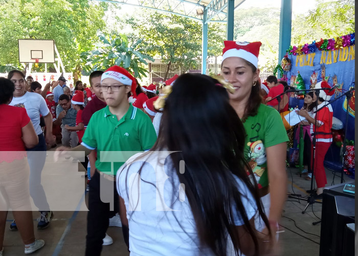 Foto: Festival navideño en la Escuela Especial Melania Morales / TN8