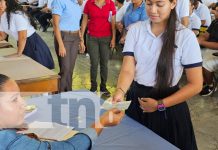 Foto: Bonos a bachilleres del Instituto Enrique Flores Guevara / TN8