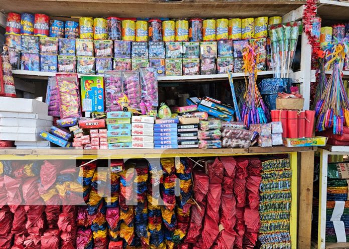 Foto: Mercado Roberto Huembes, Managua, con variedad de artículos de Navidad y Purísima / TN8