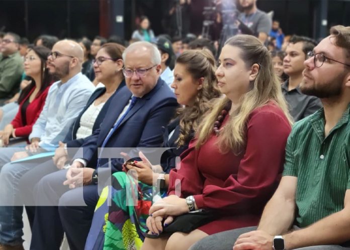 Foto: Encuentro de Sputnik con estudiantes universitarios / TN8