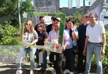 Foto: Jóvenes cristianos de Nicaragua en labores de limpieza en Plaza La Biblia / TN8