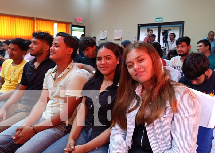 Foto: Congreso con la carrera de veterinaria en la UNA / TN8