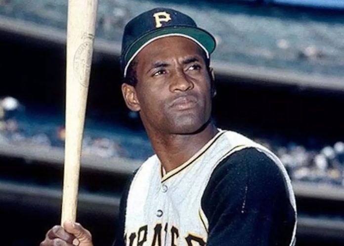 Foto: Rinden homenaje a Roberto Clemente, líder espiritual del béisbol nicaragüense / Cortesía