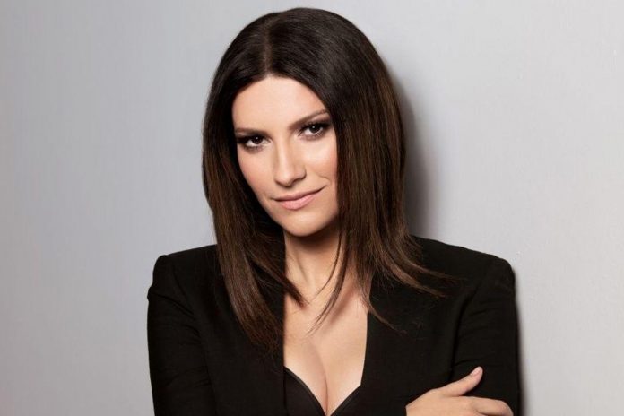 Foto: Laura Pausini sufre caída en Milán /Cortesía