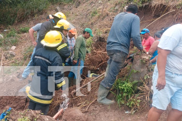 Foto: Hombre quedó soterrado en deslizamiento de tierra en Juigalpa, Chontales/TN8