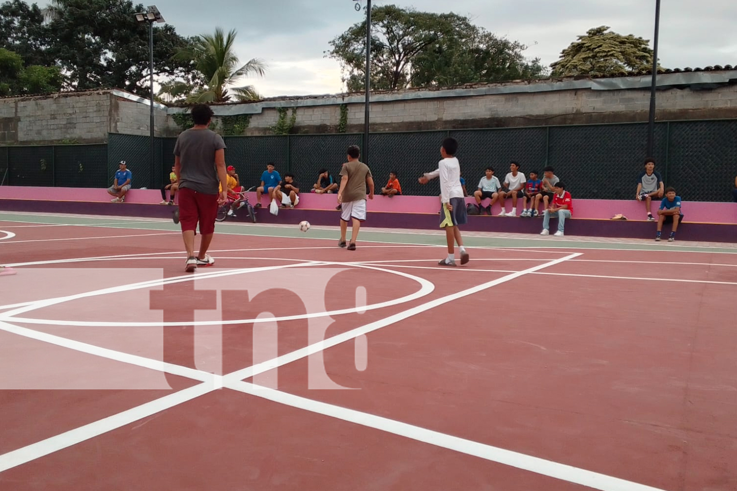 Foto: Granada celebra aniversario con la remodelación de la cancha deportiva del barrio Palmira/TN8