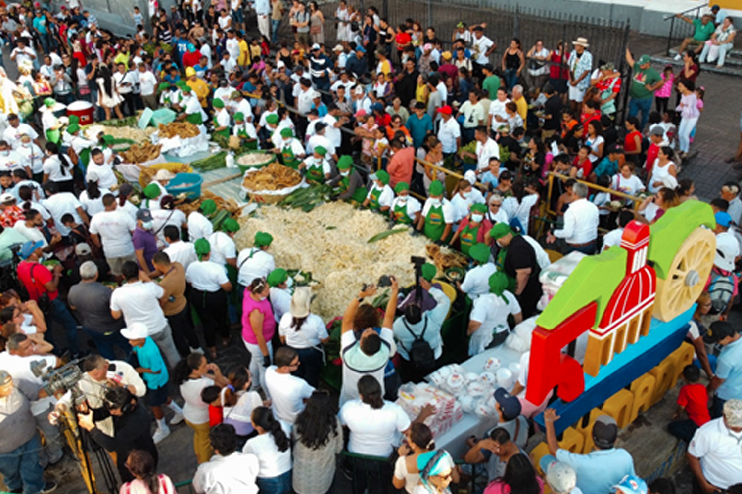 Foto: Granada celebra 500 años con el vigorón más grande y un pastel monumental/TN8