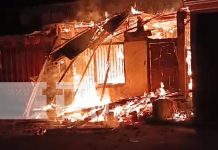 Foto: Incendio consume vivienda y taller de piñatas en El Puerto La Esperanza. Mala instalación eléctrica casi causa tragedia. /TN8