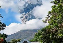 Foto: El volcán Canlaón en Filipinas, lanzó una columna de ceniza/Cortesía