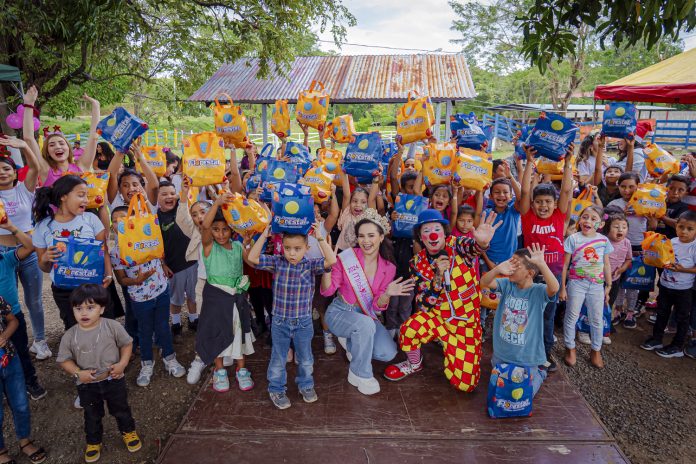 Foto: Miss Teen Nicaragua organiza inolvidable Piñata Navideña /Cortesía