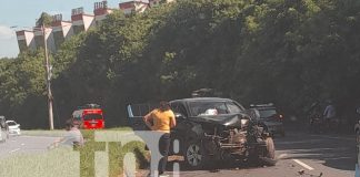 Foto: Joven conductor pierde el control y choca contra poste eléctrico en Managua/TN8