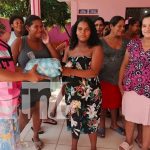 Foto:La Alcaldía De PuertoCabezas sigue trabajando por el bienestar de las familias, entregando kits para bebés y fortaleciendo la salud materna. /TN8