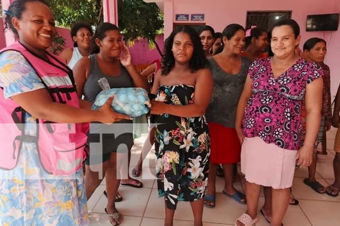 Foto:La Alcaldía De PuertoCabezas sigue trabajando por el bienestar de las familias, entregando kits para bebés y fortaleciendo la salud materna. /TN8