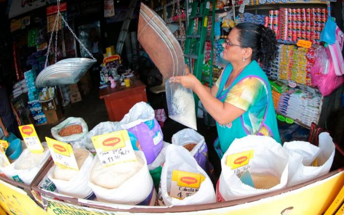 Foto: Mercados cuentan con abastecimiento óptimo de productos para las festividades