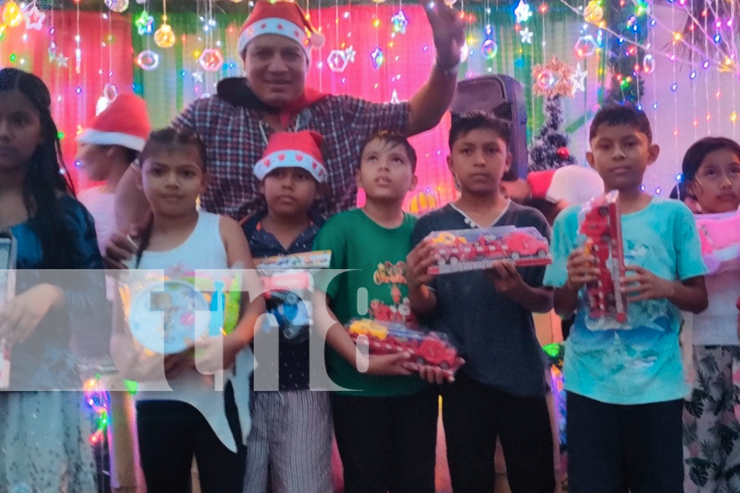 Foto: Sonrisas y felicidad en Siuna: el Gobierno Sandinista entregó juguetes a cientos de niños en una emotiva jornada navideña./TN8