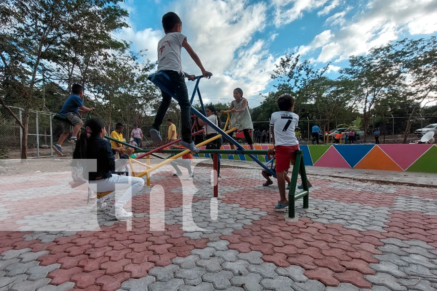 Foto:  ¡Regalo navideño en Somoto! La comunidad Hermanos Martínez inaugura su primer parque infantil, llevando alegría y recreación a la niñez./TN8