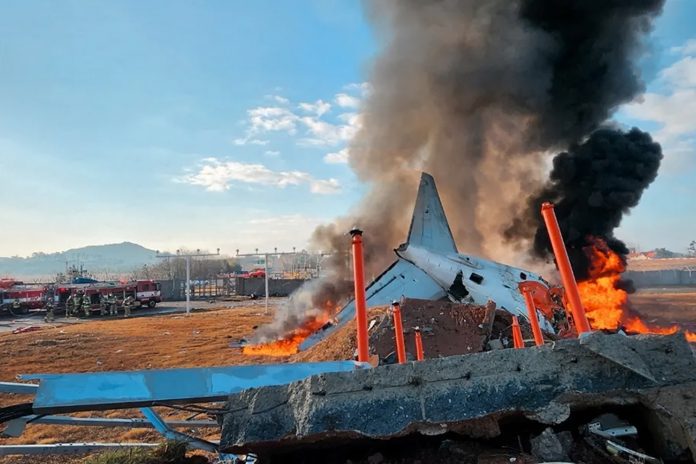 Foto: Última hora: Un avión de Jeju Air se estrelló al aterrizar en Muan, Corea del Sur. Informes preliminares confirman 28 fallecidos. Más detalles en breve./Cortesía