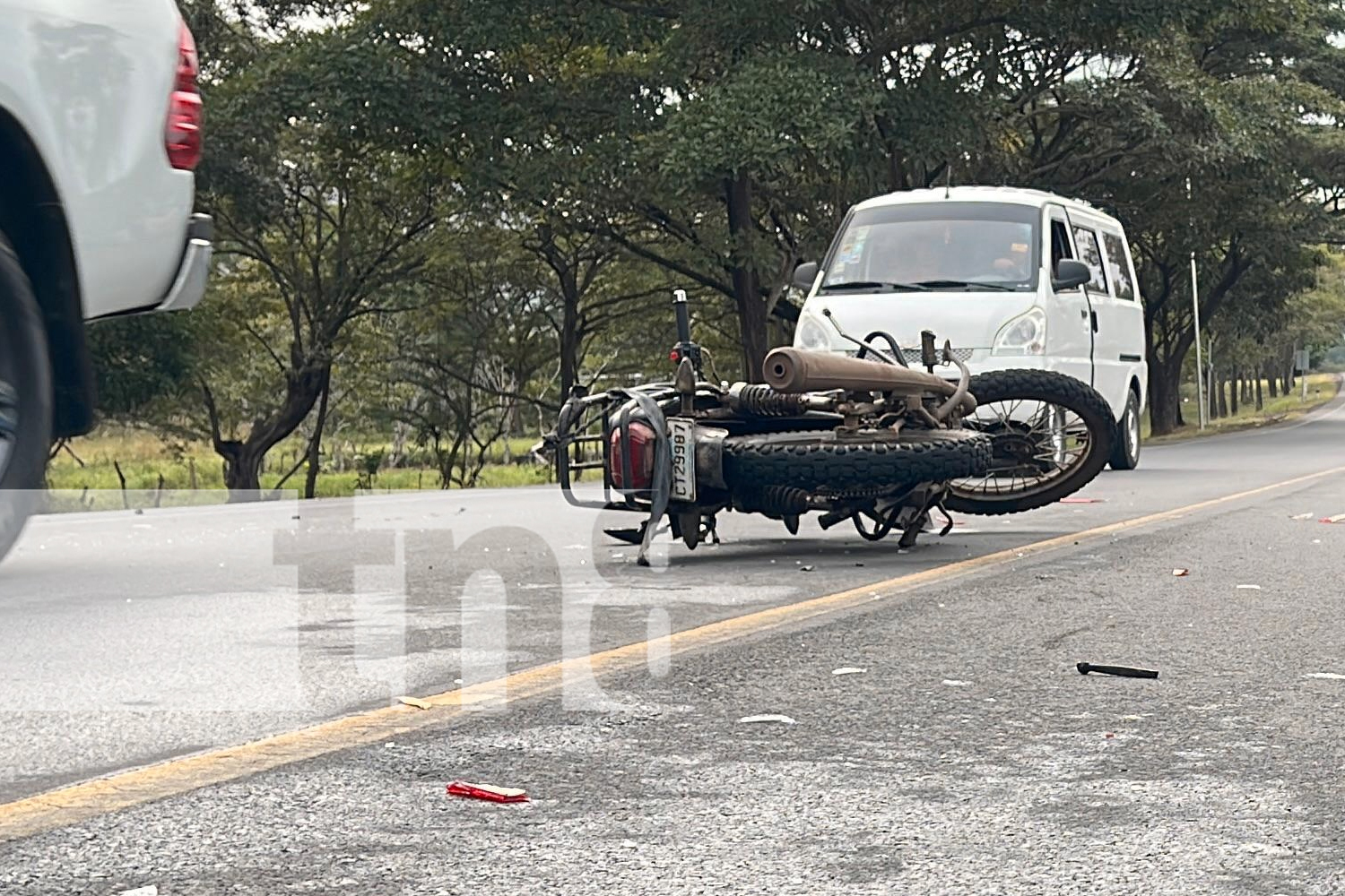 Foto:En la carretera Juigalpa-Managua, un motociclista resultó herido tras un accidente con una camioneta. Afortunadamente, no hubo víctimas /TN8