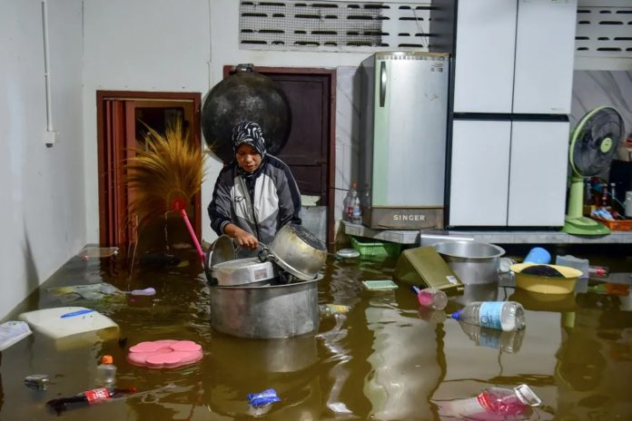 Foto: Miles de desplazados por inundaciones en Tailandia /Cortesía