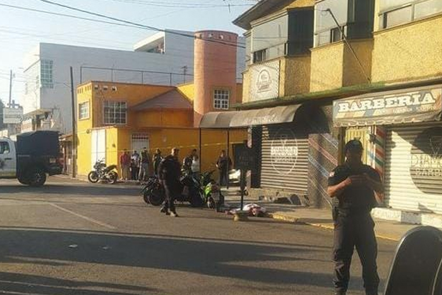 Foto: Le quitan la vida a padre e hijo durante asalto en barbería de México /Cortesía