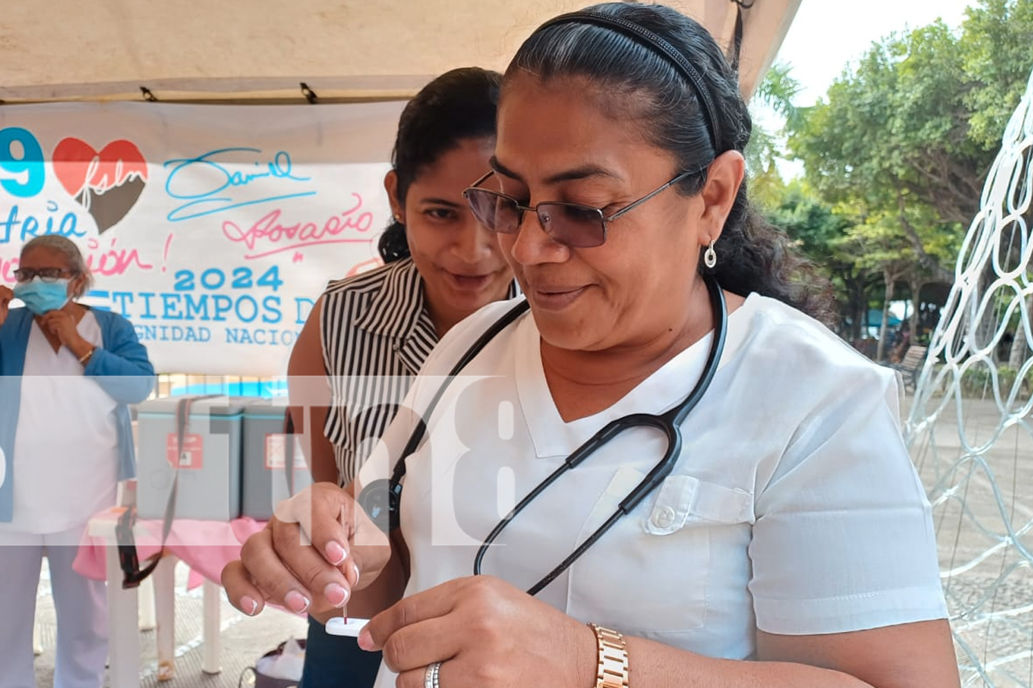 Foto: Granada activa el bienestar: El MINSA instala kiosco saludable en el Parque Central para promover la prevención de enfermedades crónicas./TN8