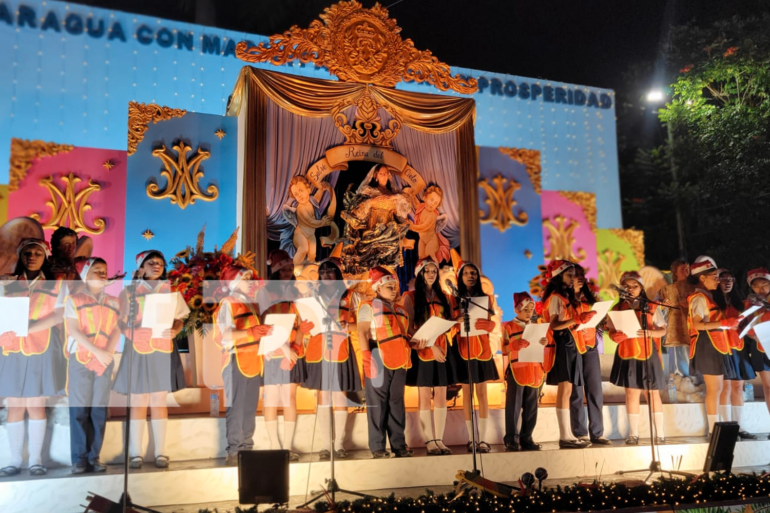 Foto: La Avenida Bolívar brilla con altares dedicados a la Virgen María/TN8