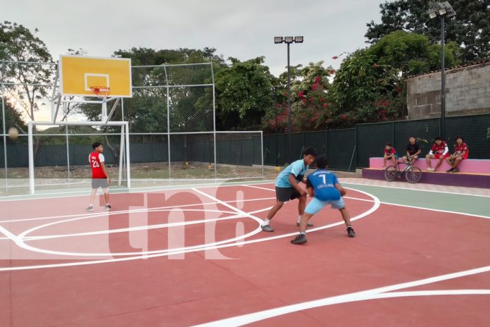 Foto: Granada celebra aniversario con la remodelación de la cancha deportiva del barrio Palmira/TN8