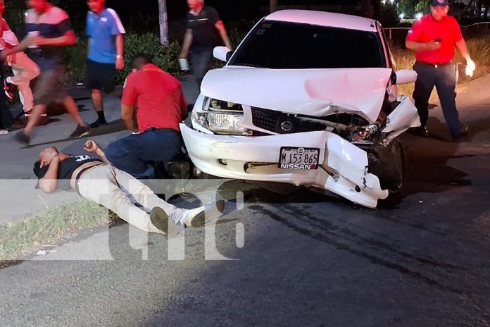 Foto: Joven en estado de ebriedad provoca choque y es asaltado tras accidente en Managua/TN8