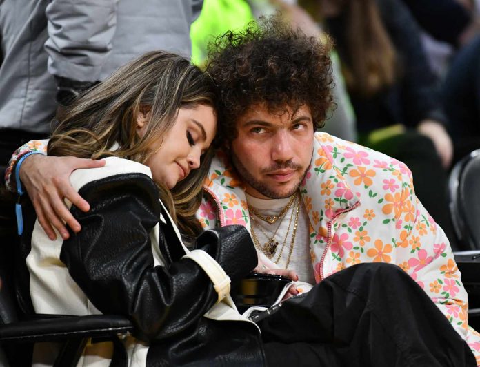 Foto: Selena Gomez califica su relación con Benny Blanco como la más segura que ha experimentado