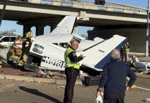 Foto: Avioneta se estrella en una autopista de Texas /Cortesía