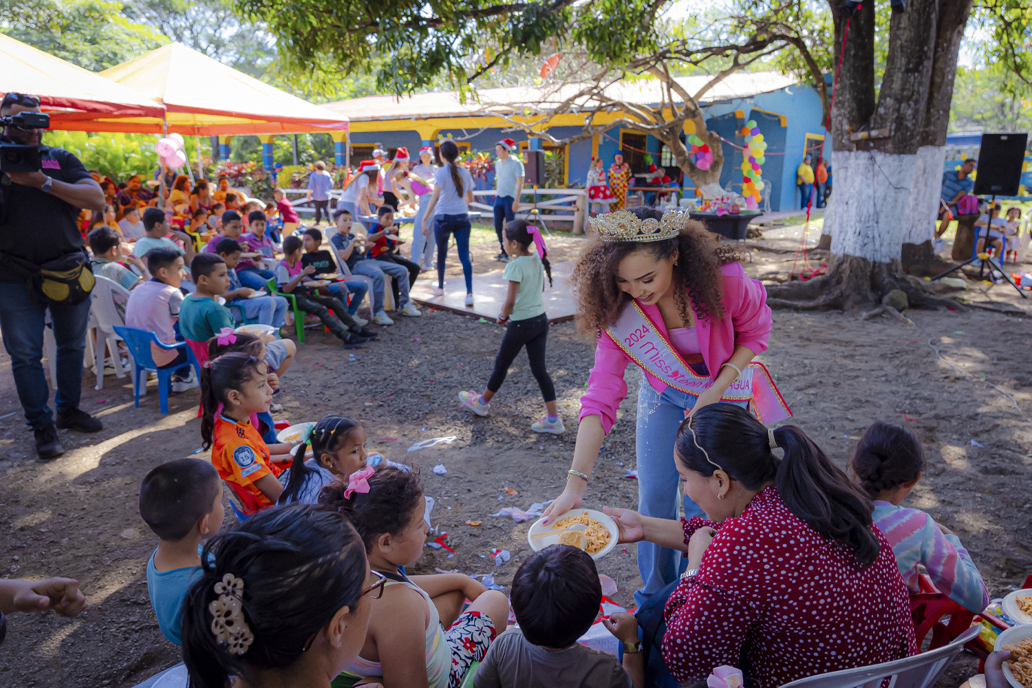 Foto: Miss Teen Nicaragua organiza inolvidable Piñata Navideña /Cortesía