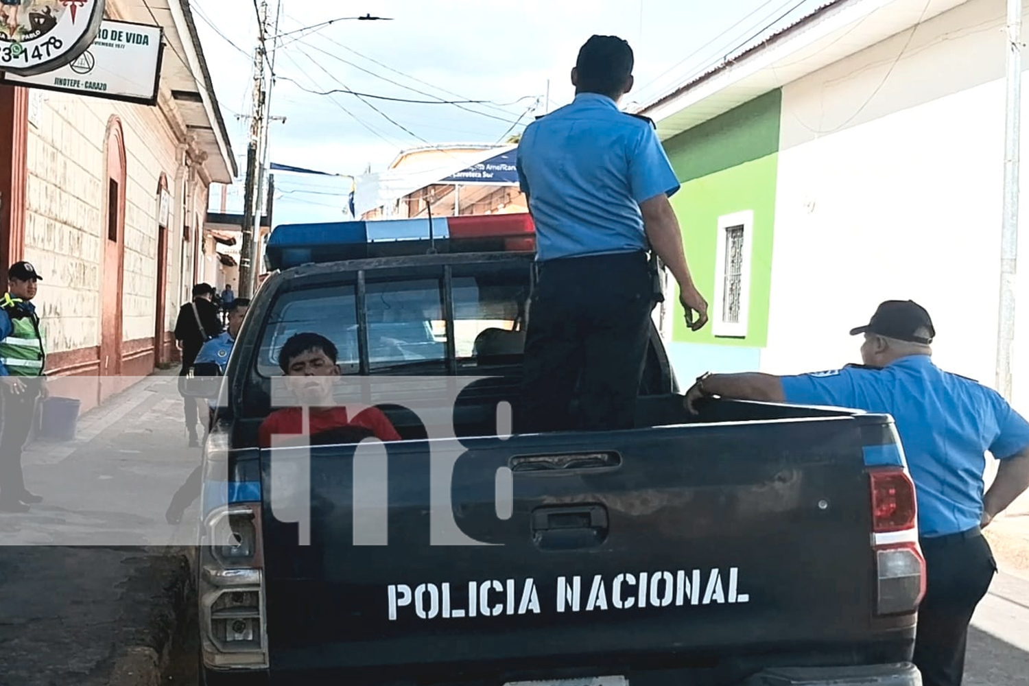 Foto: ¡Tremendo susto en Carazo! Delincuente irrumpe en farmacia mientras huía tras robo/TN8