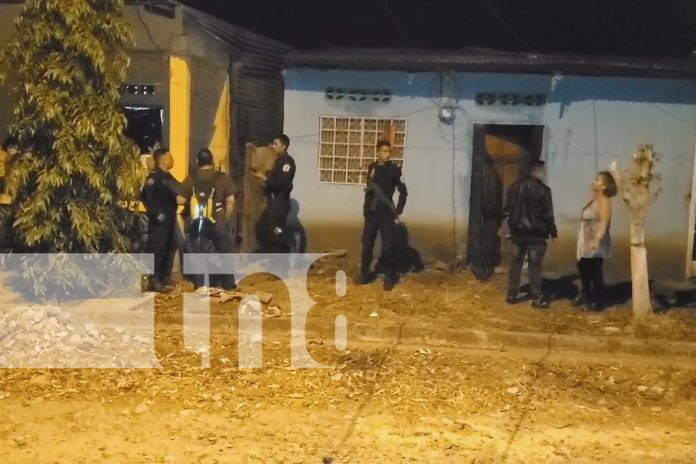 Foto: En Estelí, joven muere tras caer de un techo y los testigos intentan salvarlo/ TN8