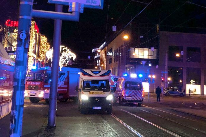 Foto: Coche se estrella contra una multitud en Alemania /Cortesía