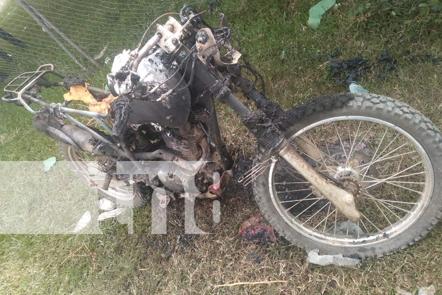 Foto: Motociclista pierde su medio de transporte luego que este ardiera en llamas en Jalapa/TN8