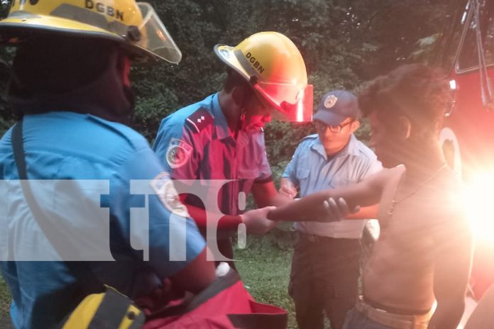 Foto: Camión pierde potencia y se voltea en Rivas/TN8