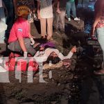 Foto:Conducir bajo los efectos del alcohol provoca fuerte accidente en El Güegüense, Managua. Cuatro personas lesionadas y vehículos involucrados./TN8