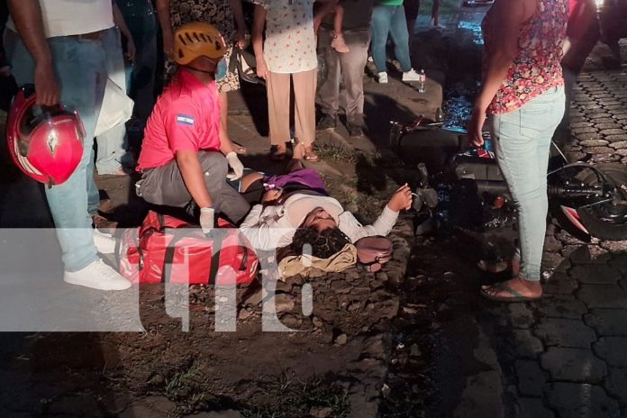 Foto:Conducir bajo los efectos del alcohol provoca fuerte accidente en El Güegüense, Managua. Cuatro personas lesionadas y vehículos involucrados./TN8